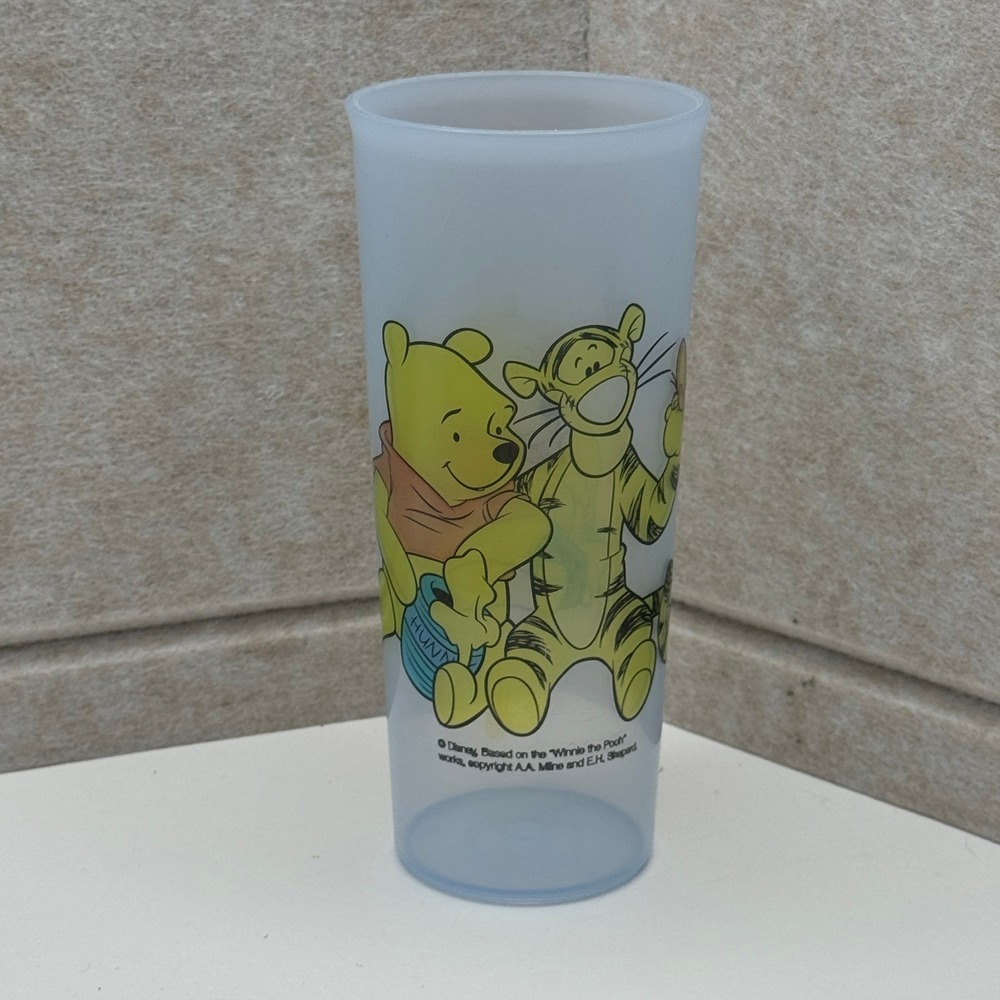 Tupperware Winnie the Pooh Cup Tumbler A Certain Buzz is in the Air 107M-6‎